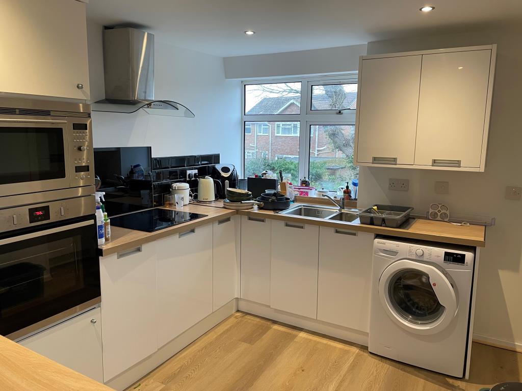 Lot: 129 - REFURBISHED FLAT WITH GARDEN PRODUCING JUST OVER £15,000 PER ANNUM -